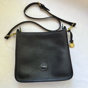 Vintage Dooney and Bourke Slim Zip P162